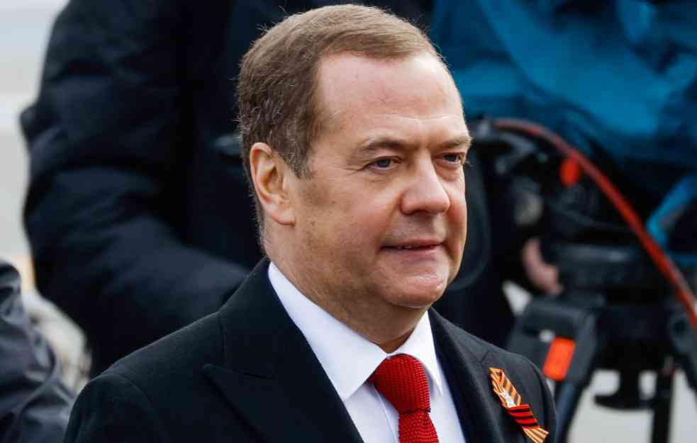  Medvedev se našalio na Bajdenov račun: 