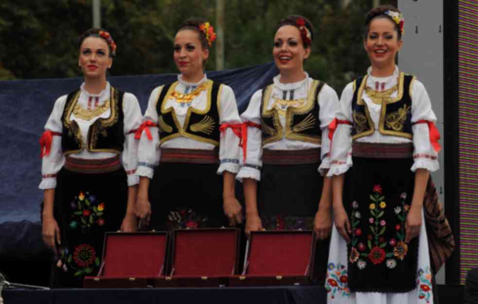 Stranci naveli šta najviše vole kod Srpkinja, a OVO najviše bode oči muškarcima