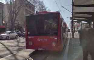 NIKO NEMA <span style='color:red;'><b>AUTOBUS</b></span>E KAO MI: Odvaljena vrata na 511