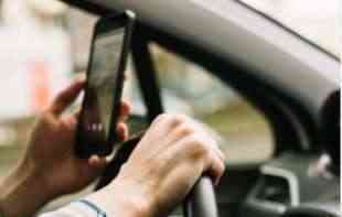 Kolike su kazne za pešake i za vozače zbog korišćenja telefona