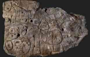  Kamena ploča iz bronzanog doba je <span style='color:red;'><b>MAPA</b></span> BLAGA, tvrde istraživači 