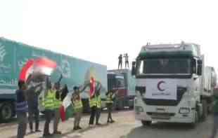 Konvoj od 17 kamiona sa humanitarnom pomoći Palestincima stigao u Gazu (VIDEO) 