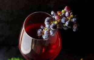 IMAJU SVOJU PRIMENU: Plastične čaše kao ambalaža za vino 