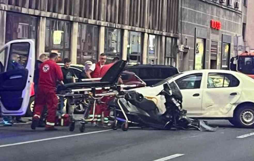 DETALJI SA MESTA NEZGODE KOD SKUPŠTINE: U sudaru povređen MOTOCIKLISTA, stvaraju se KOLONE u CENTRU! FOTO