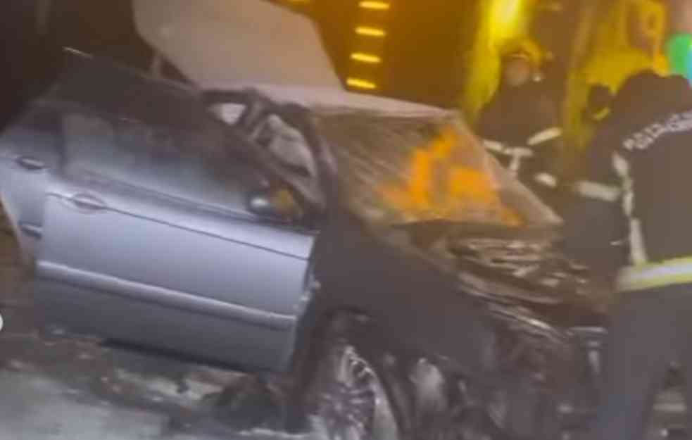Teška saobraćajna nesreća na Karaburmi: POSLE UDARA AUTO SE ZAPALIO, DVOJE POVREĐENIH U BOLNICI! (VIDEO)