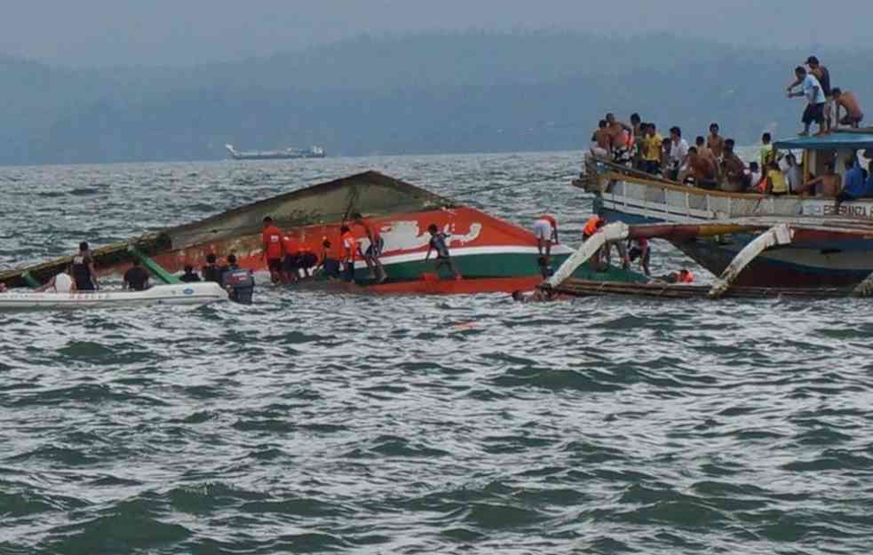 Potonuo brod kod Lezbosa: Za 13 putnika se traga