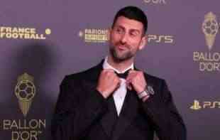 Novak Đoković u nikad elegantnijem izdanju stigao na dodelu Zlatne <span style='color:red;'><b>lopte</b></span>