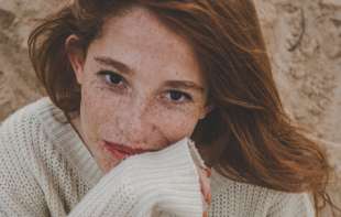<span style='color:red;'><b>Tetoviranje</b></span> pegica: Novi bjuti trend za kojim devojke lude