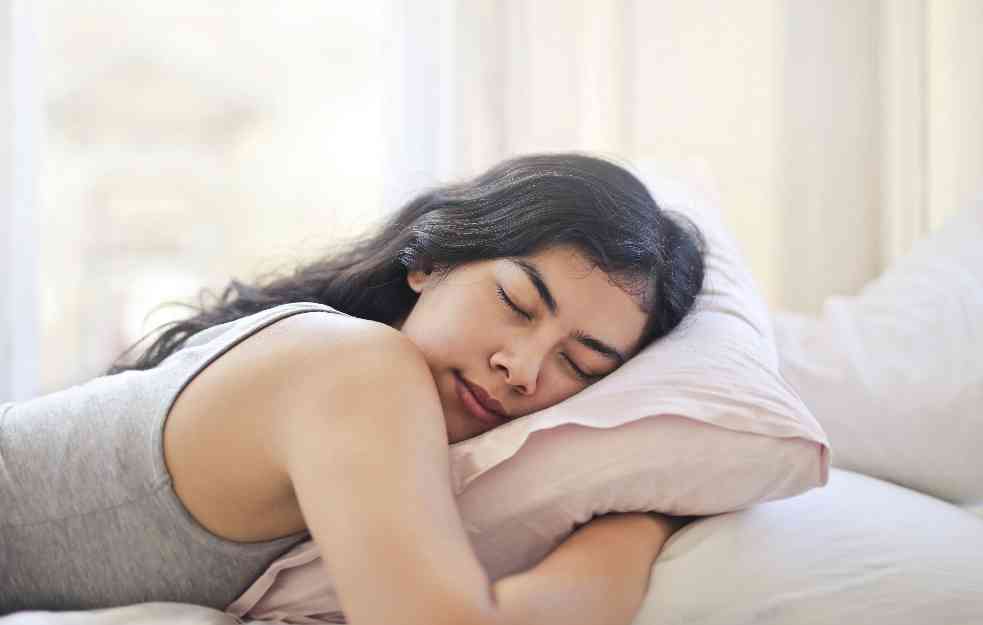 OTKRIVENA VEZA IZMEĐU OBROKA I SPAVANJA: Zašto nam se spava posle obroka?