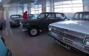 Na prodaju kolekcija najpopularnijih automobila <span style='color:red;'><b>SSSR</b></span>-a (VIDEO)