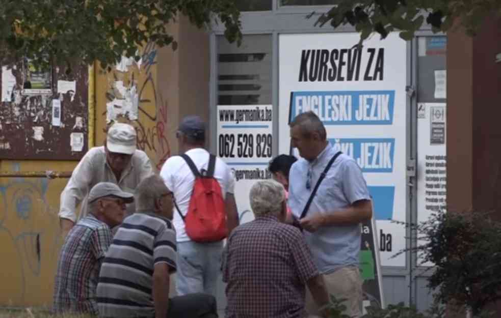 POČELA ISPLATA UVEĆANIH PENZIJA: Ova grupa penzionera prva je na spisku, do kraja meseca i po 20.000 dinara 