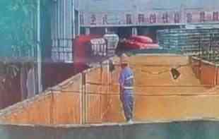 Radnik pivare u Kini <span style='color:red;'><b>urin</b></span>irao u rezervoar nakon svađe sa šefom (VIDEO)