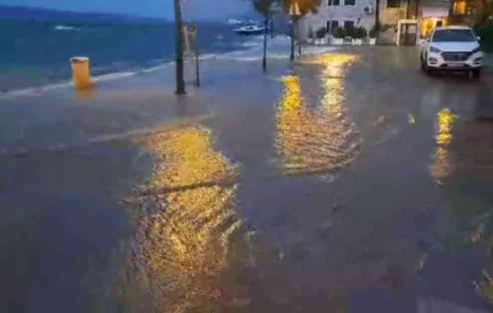 Kalifornija potopljena: Oluja donela klizišta i poplave (VIDEO)