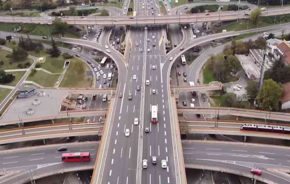 DA LI SME DA SE KORISTI ZAUSTAVNA TRAKA NA NEKADAŠNJEM AUTO-PUTU U BEOGRADU? (VIDEO)