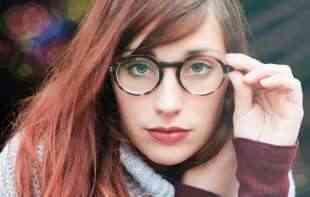 Pet saveta za šminkanje ako nosite naočare