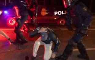 HAOS U MADRIDU! Policija se <span style='color:red;'><b>sukobi</b></span>la sa demonstrantima (VIDEO)