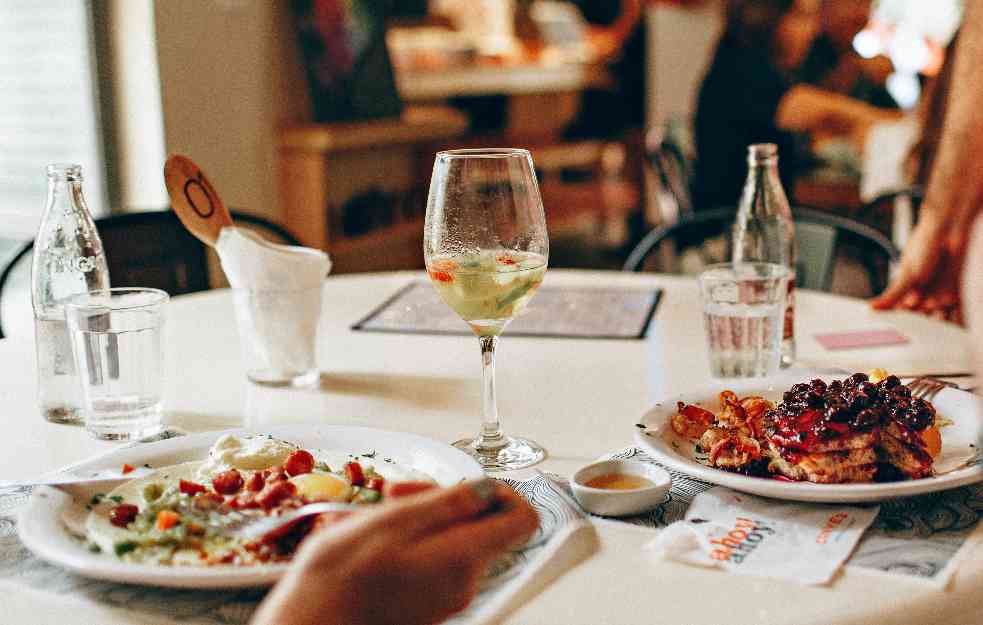 Kako se hrane ljudi širom Evrope: Ko voli da sprema hranu, a ko da jede u restoranu