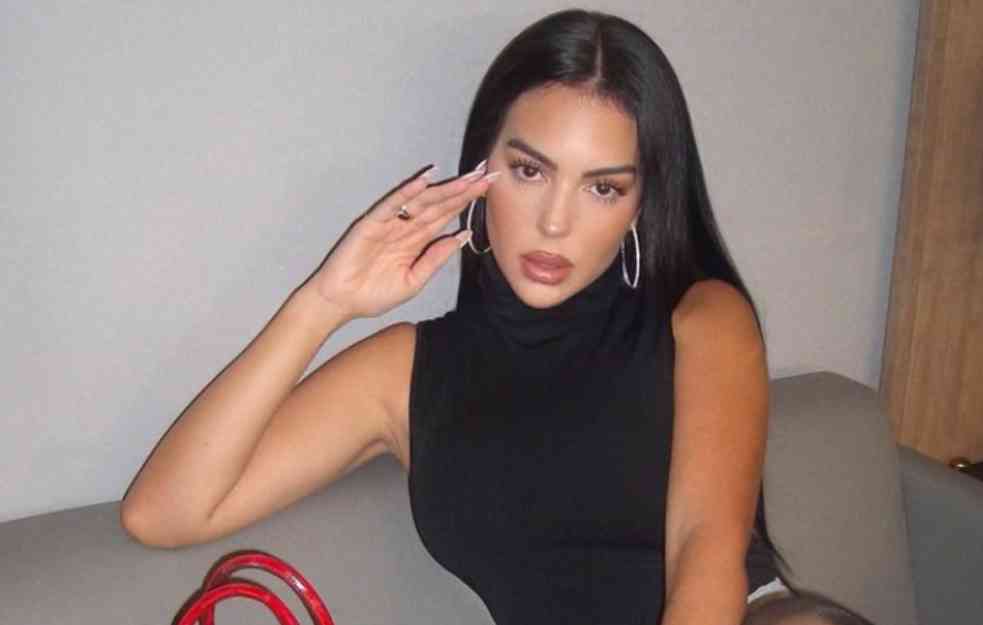  Način odevanja Georgine Rodrigez našao se na meti kritika: “Ona je lepa žena, ali ne pronalazi svoj stil”
