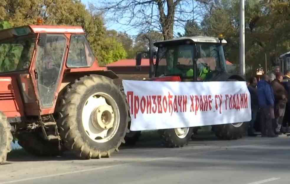 RADIKALIZOVAN PROTEST POLJOPRIVREDNIKA: Blokade saobraćaja u četiri navrata (FOTO)