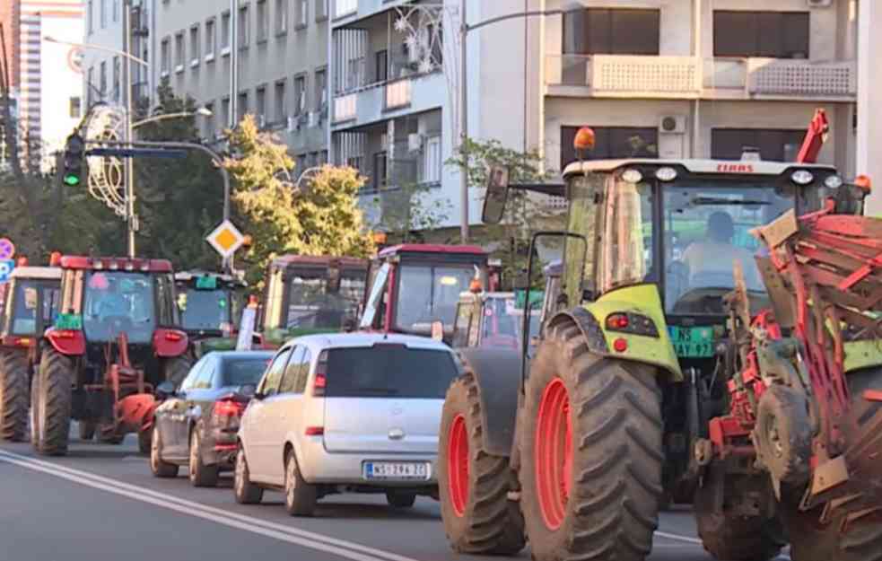 PROTEST POLJOPRIVREDNIKA U SRBIJI SVE MASOVNIJI: Blokade u Bavaništu, Staroj Pazovi, Čelarevu, Somboru... (FOTO)