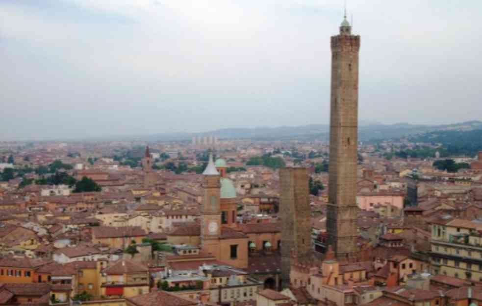 Krivi toranj u Bolonji sve nagnutiji – spasiće ga tehnologija korišćena za toranj u Pizi