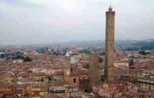 ZATVOREN TORANJ: Italijanski krivi toranj, ali onaj u Bolonji, mogao bi da se sruši (FOTO)