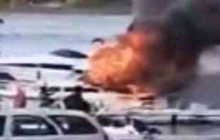 POŽAR KOD SAJMA U BEOGRADU: Vatra progutala gliser, povređene dve osobe (VIDEO)