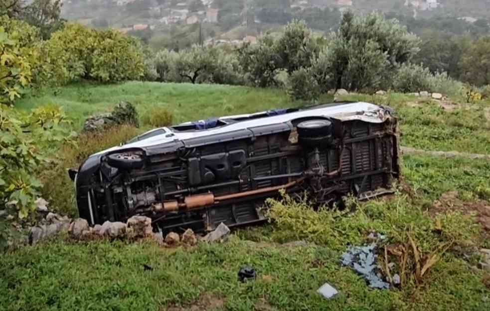 Autobus na sprat, pun dece, sudario se sa kamionom u Nemačkoj