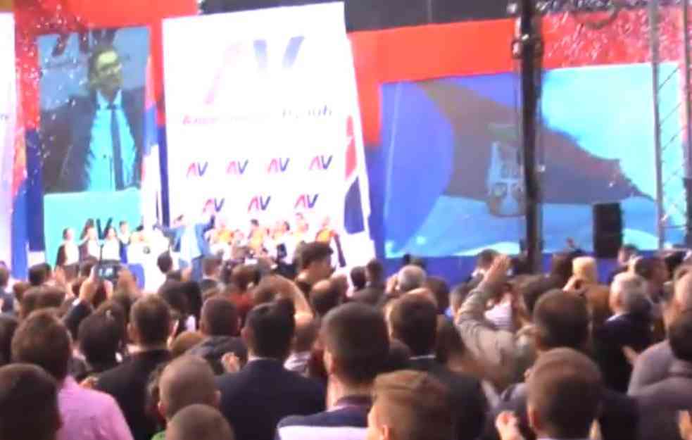 MORAM NA VUČIĆEV MITING! UCENILI SU ME NA POSLU, PRETE MI OTKAZOM: Potresna svedočenja pred skup SNS u Kraljevu (VIDEO)