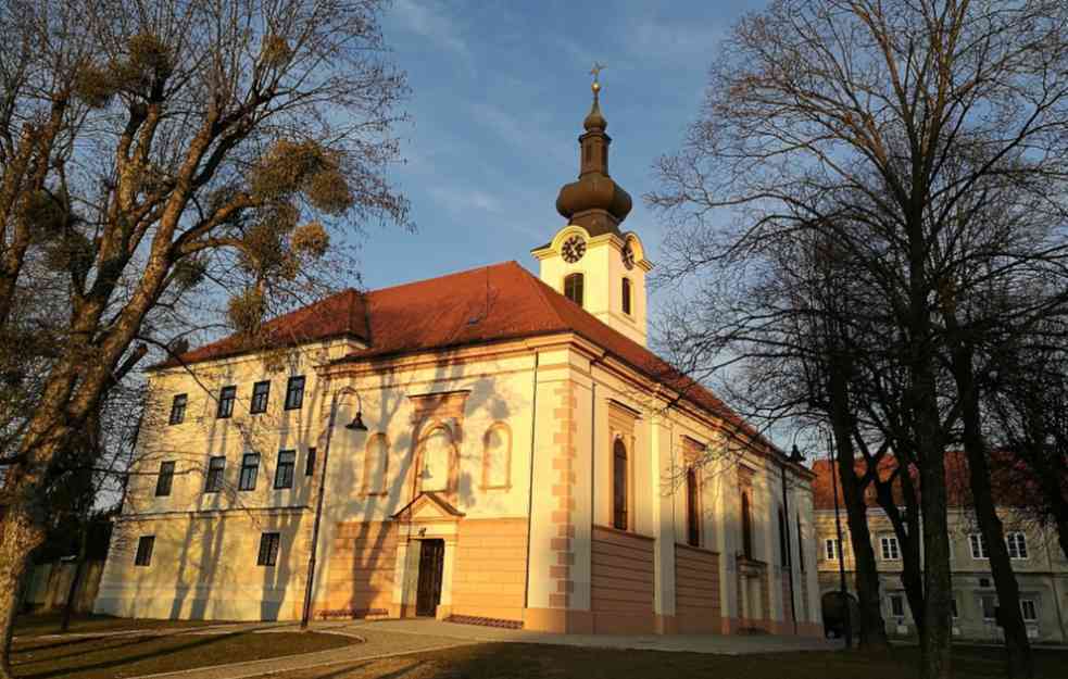 TRAGEDIJA U CRKVI: PREMINUO usred bogosluženja!