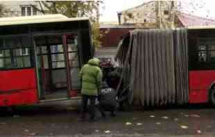 <span style='color:red;'><b>Očevi</b></span>ci o autobusu koji je USRED VOŽNJE PUKAO NA POLA: 