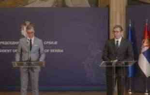 VUČIĆ <span style='color:red;'><b>UGOSTIO</b></span> SVOG DVOJNIKA U PREDSEDNIŠTVU: Rekao sam da ništa ne potpisujete (VIDEO)