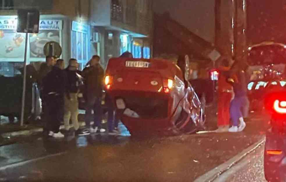 AUTO SE PREVRNUO NA KROV: Teška nesreća u Novom Sadu, staklo rasuto po putu, saobraćaj otežan (FOTO)