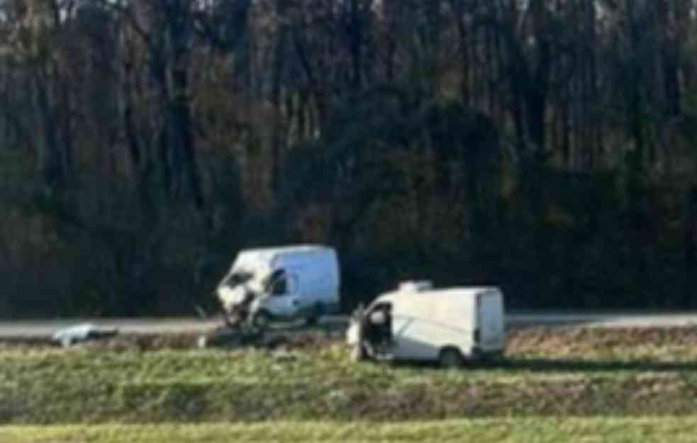 TRAGEDIJA! SIN (26) POGINUO, OTAC TEŠKO POVREĐEN: Detalji saobraćajne nesreće na putu Obrenovac-Boljevci (FOTO)