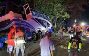 TRAGEDIJA NA TAJLANDU! Autobus se skucao u drvo, najmanje 14 osoba poginulo, 32 povređeno