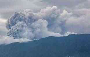 BROJ MRTVIH U INDONEZIJI PORASTAO: Vulkanska <span style='color:red;'><b>erupcija</b></span> odnela 22 života, za jednom se još traga
