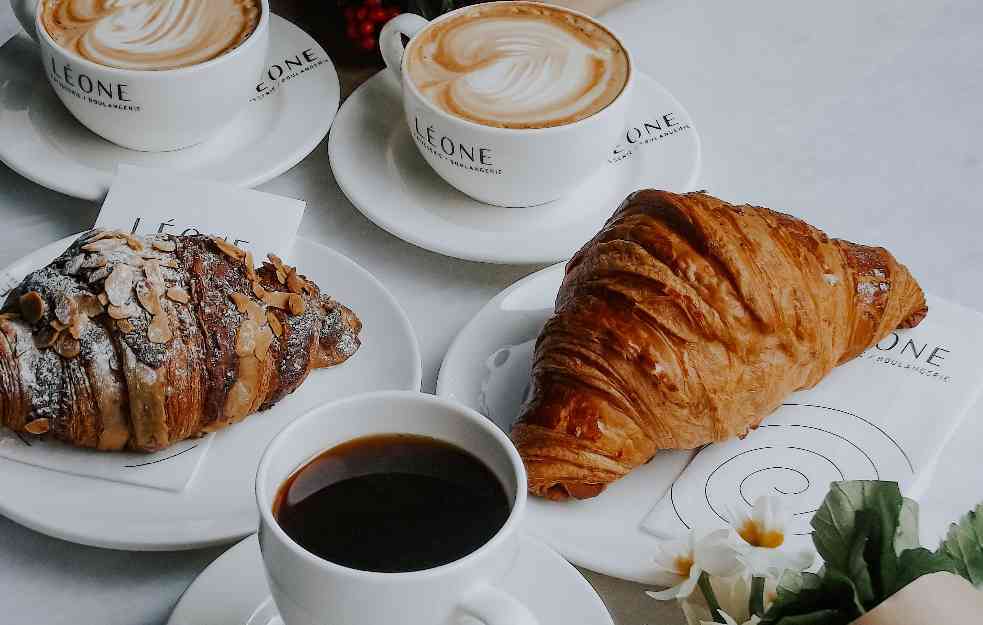 VEČNA DILEMA: Šta je zdravije ujutru, čaj ili kafa?