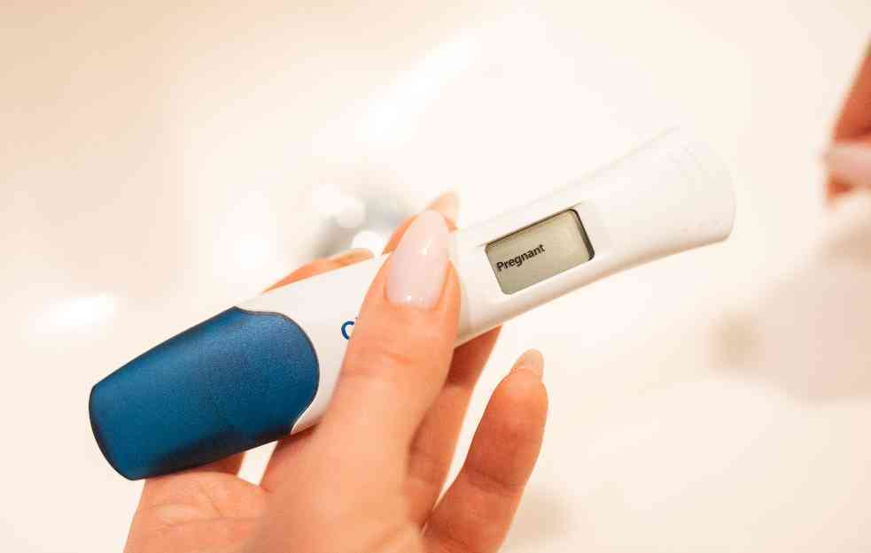 ODSUSTVO MENSTRUACIJE, BOL U DOJKAMA: Kada je pravo vreme za test za trudnoću?