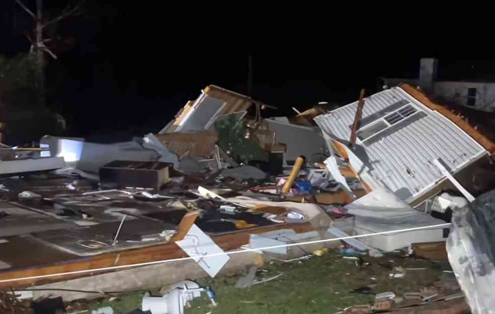 STRAŠAN TORNADO U SAD: Pogledajte kakvu je PUSTOŠ ostavio (VIDEO, FOTO)