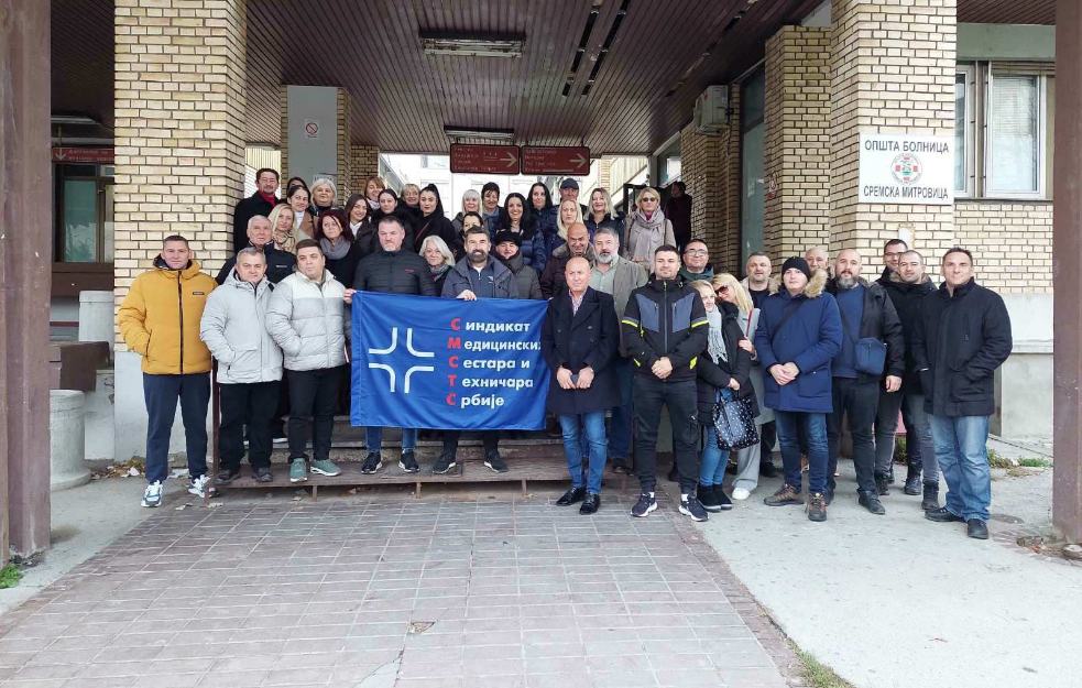 BAHATI DIREKTOR BOLNICE DAO OTKAZ PREDSEDNIKU SINDIKATA JER SE NIJE ČEKIRAO! Na skupu podrške u Sremskoj Mitrovici bilo 50 vođa sindikata iz cele Srbije     