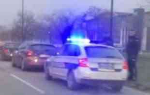POLICIJA ZAUSTAVILA VESELE SVATOVE: Da li kolona vozila sme da se zaustav, šta zakon kažei? (VIDEO)