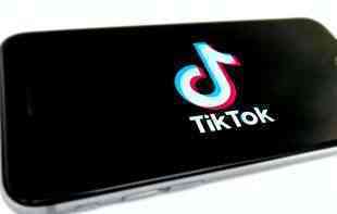 Može li neko da zaustavi decu u opasnim TikTok <span style='color:red;'><b>izazovi</b></span>ma: Zbog 