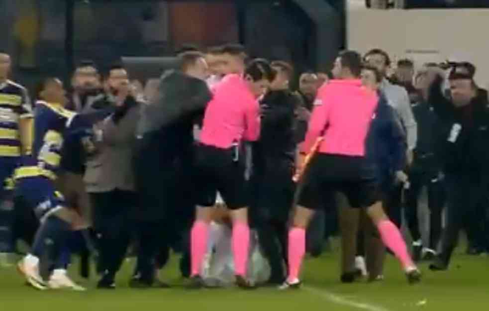 ZABRANJENA TURSKA LIGA U FUDBALU: Pretučen sudija, država odmah reagovala (VIDEO, FOTO)