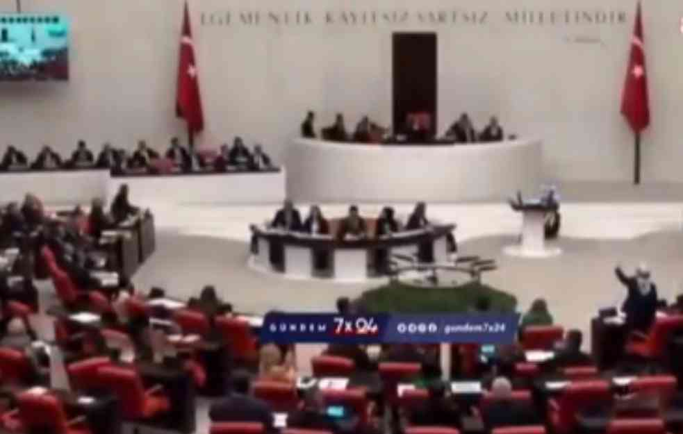 Turski poslanik PROKLEO JEVREJE, PA DOBIO INFARKT! Drama u parlamentu