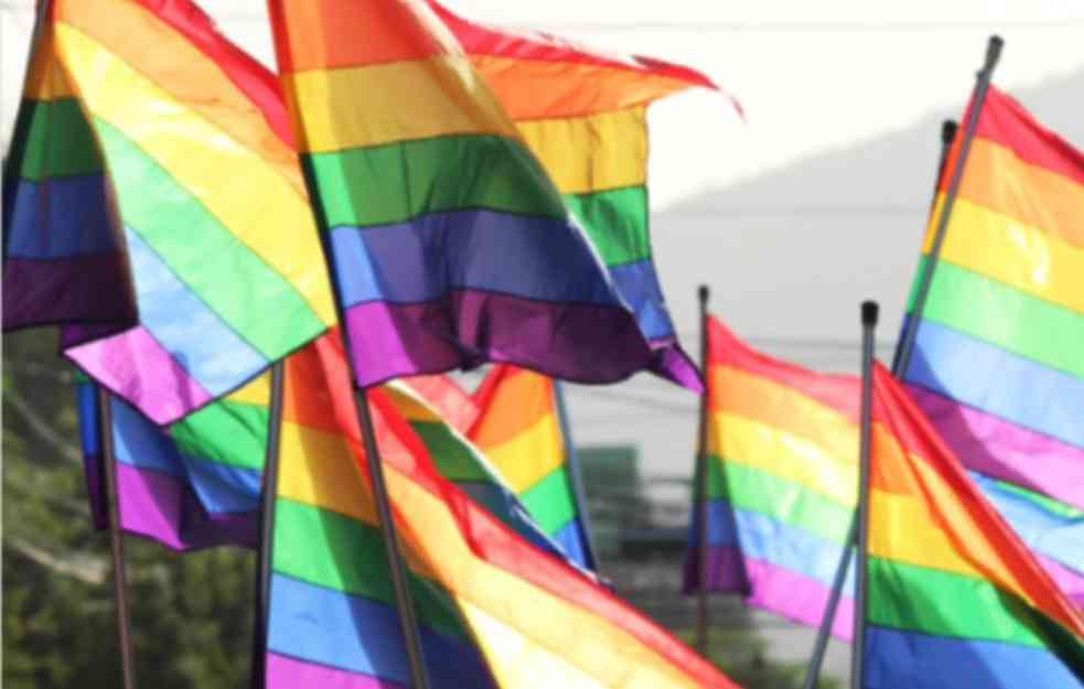 BEOGRAD PRAJD I ŽENE U CRNOM PROTESTOVALE ZBOG ZABRANE LGBT POKRETA U RUSIJI:  