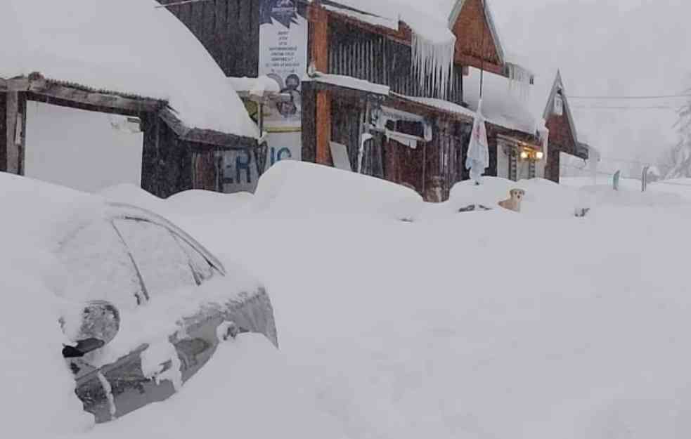 SNEG IH PARALISAO: Najmanje petoro mrtvih zbog nevremena u SAD