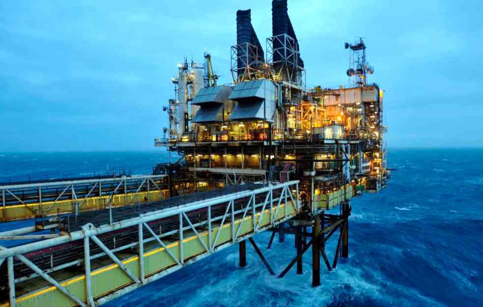 KRIZA U NAFTNOJ INDUSTRIJI: Britiš petroleum obustavio isporuke preko Crvenog mora
