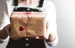 NOVČANICI SVE PRAZNIJI: Čak 64% Evropljana razmatra kupovinu polovnih poklona ovog Božića