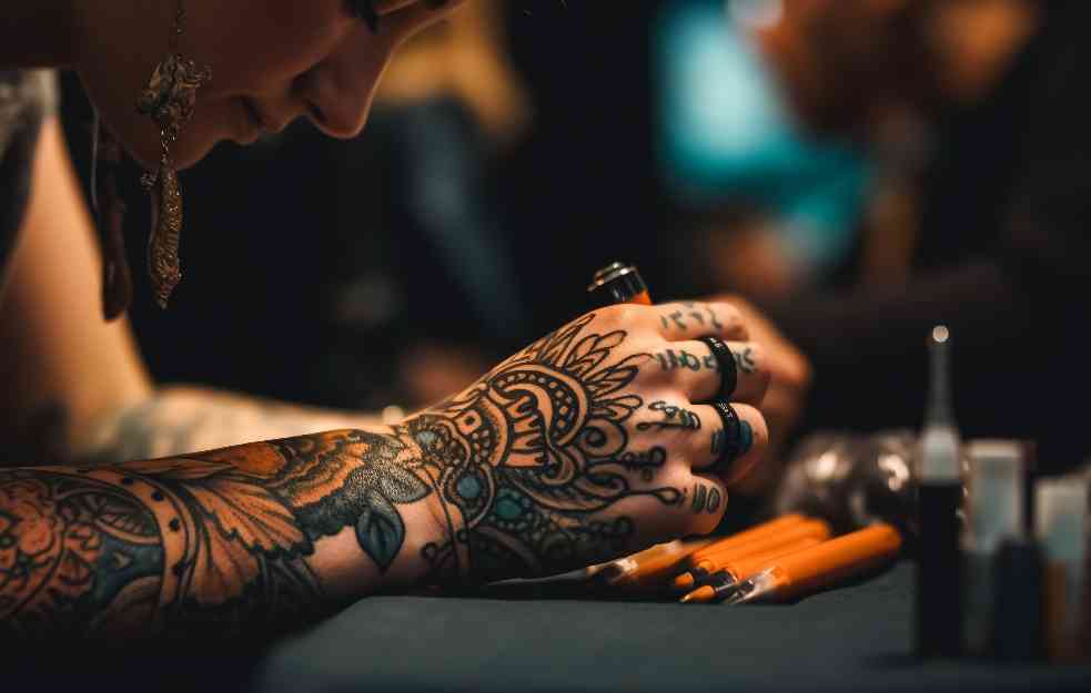 NOVO ISTRAŽIVANJE POKAZALO: Materije štetne po zdravlje u 83 odsto mastila za tetovažu u Americi