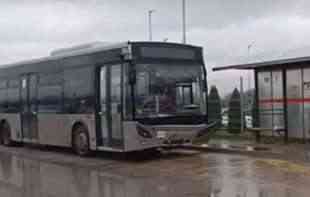 TEŽAK UDES U NIŠU: Autobus udario u automobil koji je pokosio putnike na stanici! PETORO POVREĐENIH (FOTO)